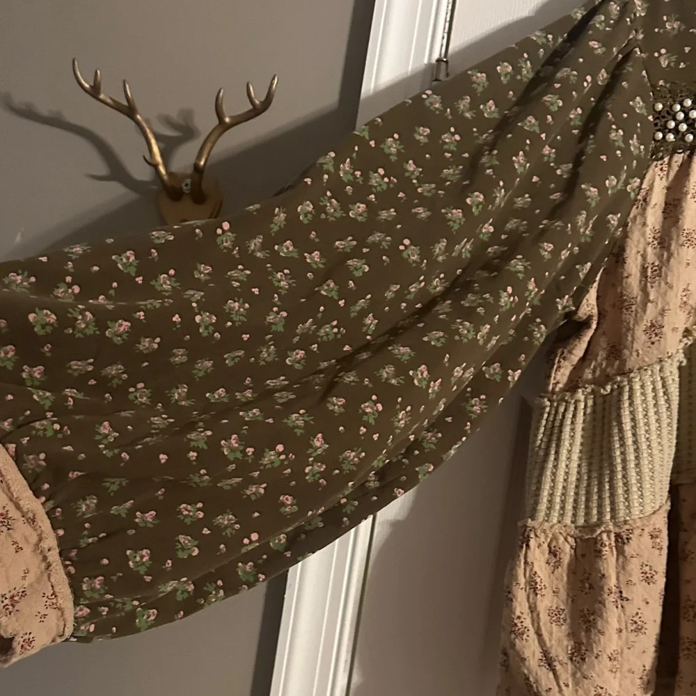 POL Boho Patchwork Peasant Sweatshirt in Olive Green & Beige - Picture 3 of 5